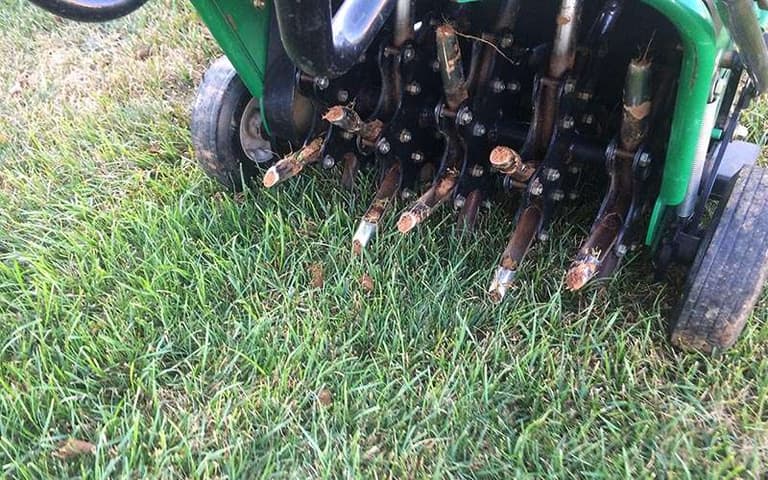 Slice seeding equipment repairing a thin lawn